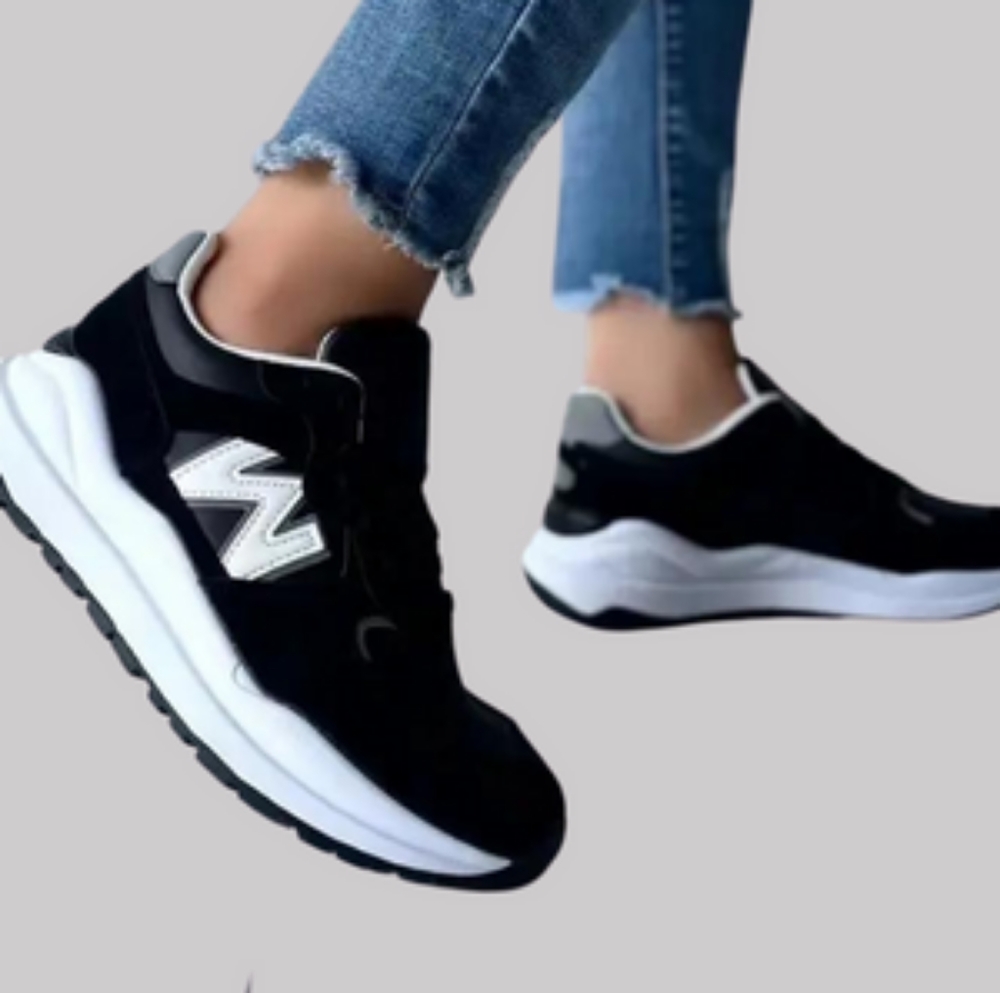 Low top sneakers
